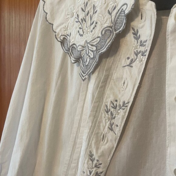 French vintage cotton blouse with oversized embroidered collar, cuffs and puff s - Picture 3 of 6